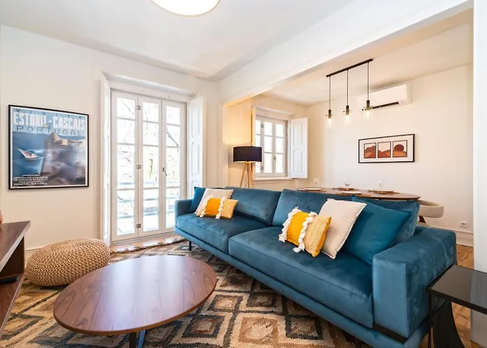 Pretty Penthouse On A Quiet St Close To Everything